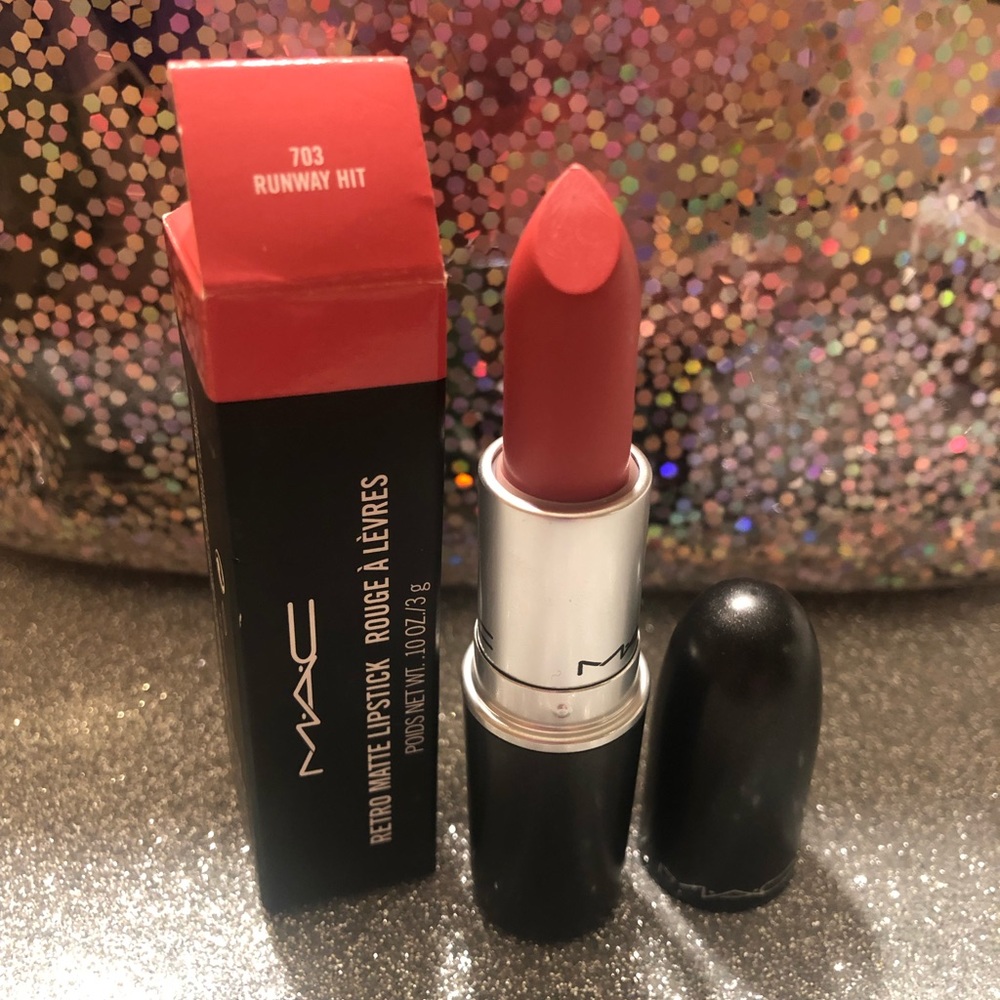 BNIB! MAC Retro Matte Lipstick 💄 in Runway Hit 703